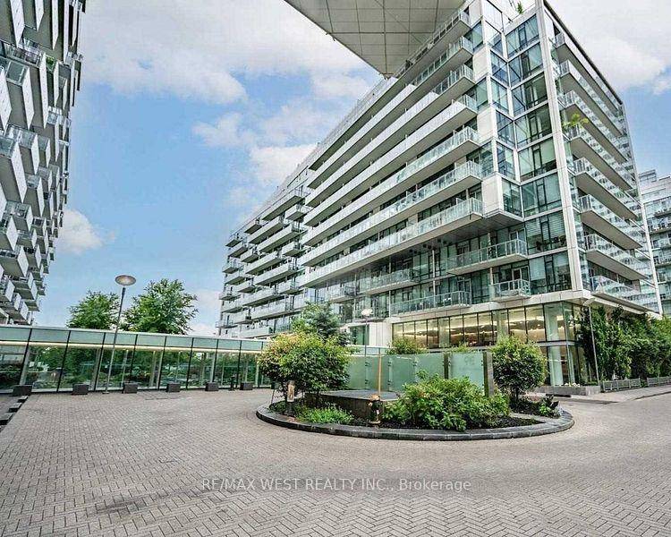 Live in Luxury 2 Bedroom, 2 full bath unit at Toronto's iconic Pier 27.