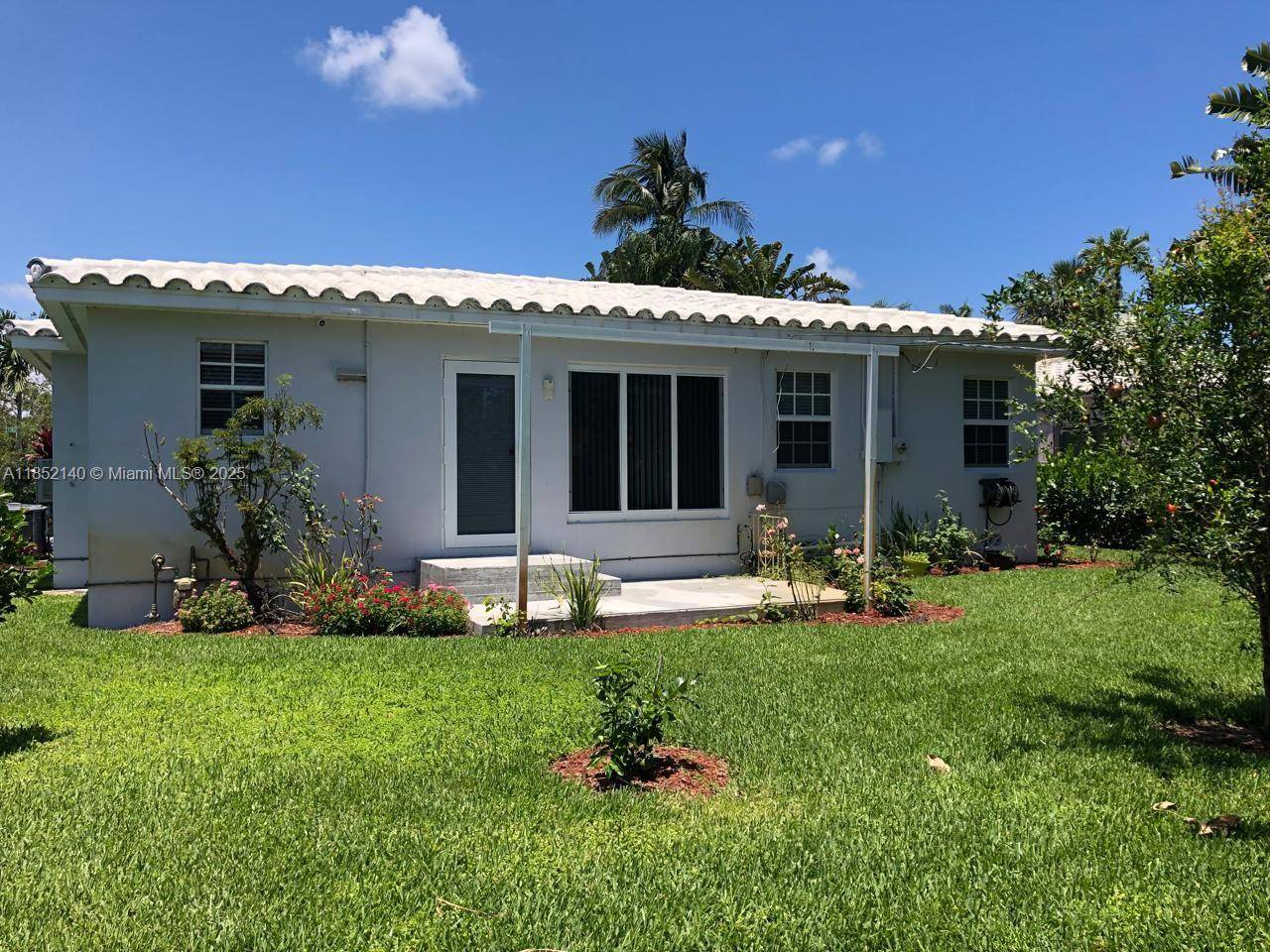 Exceptional opportunity east of US 1 !