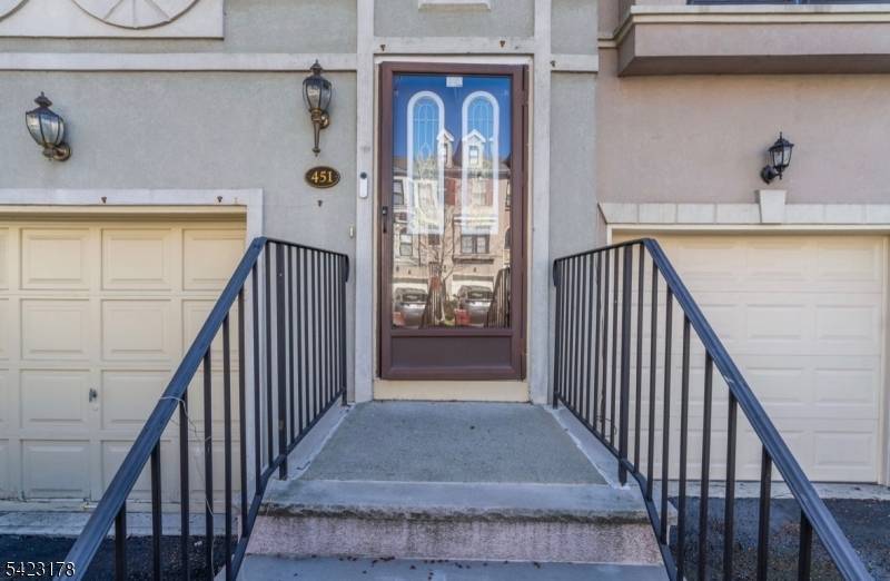 Impeccably maintained and updated Townhouse in the Prestigious Cambridge Heights Complex offering the best possible location near Shopping, NYC Bus, Dining and Schools.