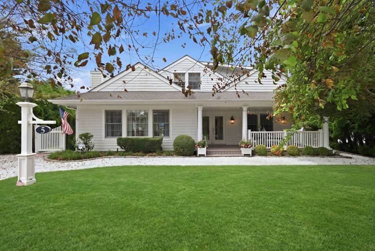 Beautifully Renovated Southampton Village 4 Bedroom Home