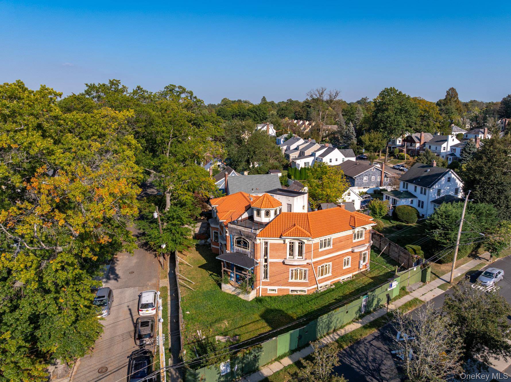 EXTRA LARGE LOT OPPORTUNITY AWAITS !