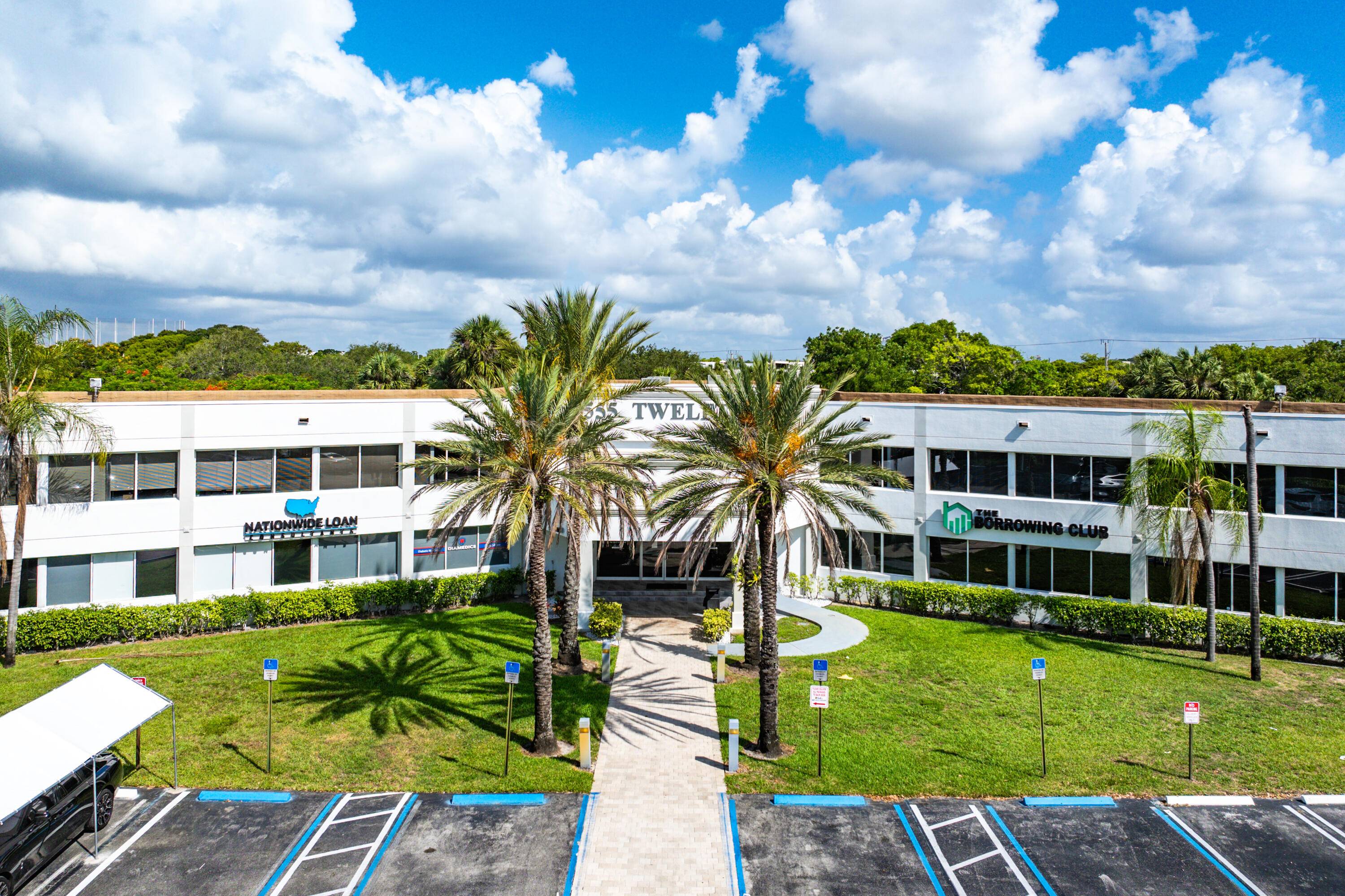 555 SW 12th Avenue offers an irreplaceable location justfive minutes from I 95, providing exceptional accessacross South Florida.