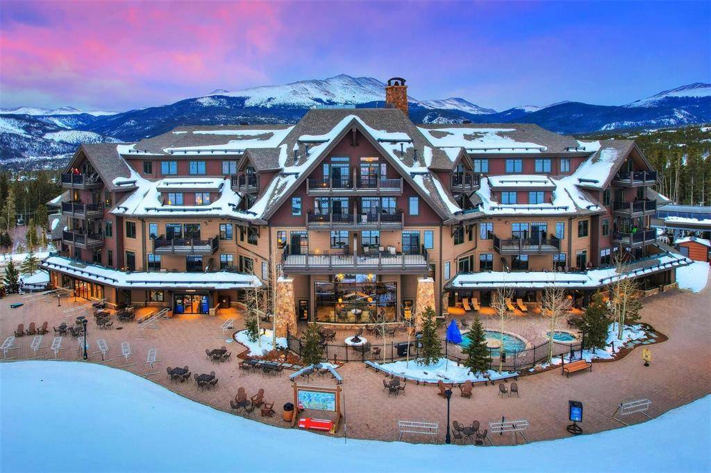 RESORT ZONE. Crystal Peak Lodge.