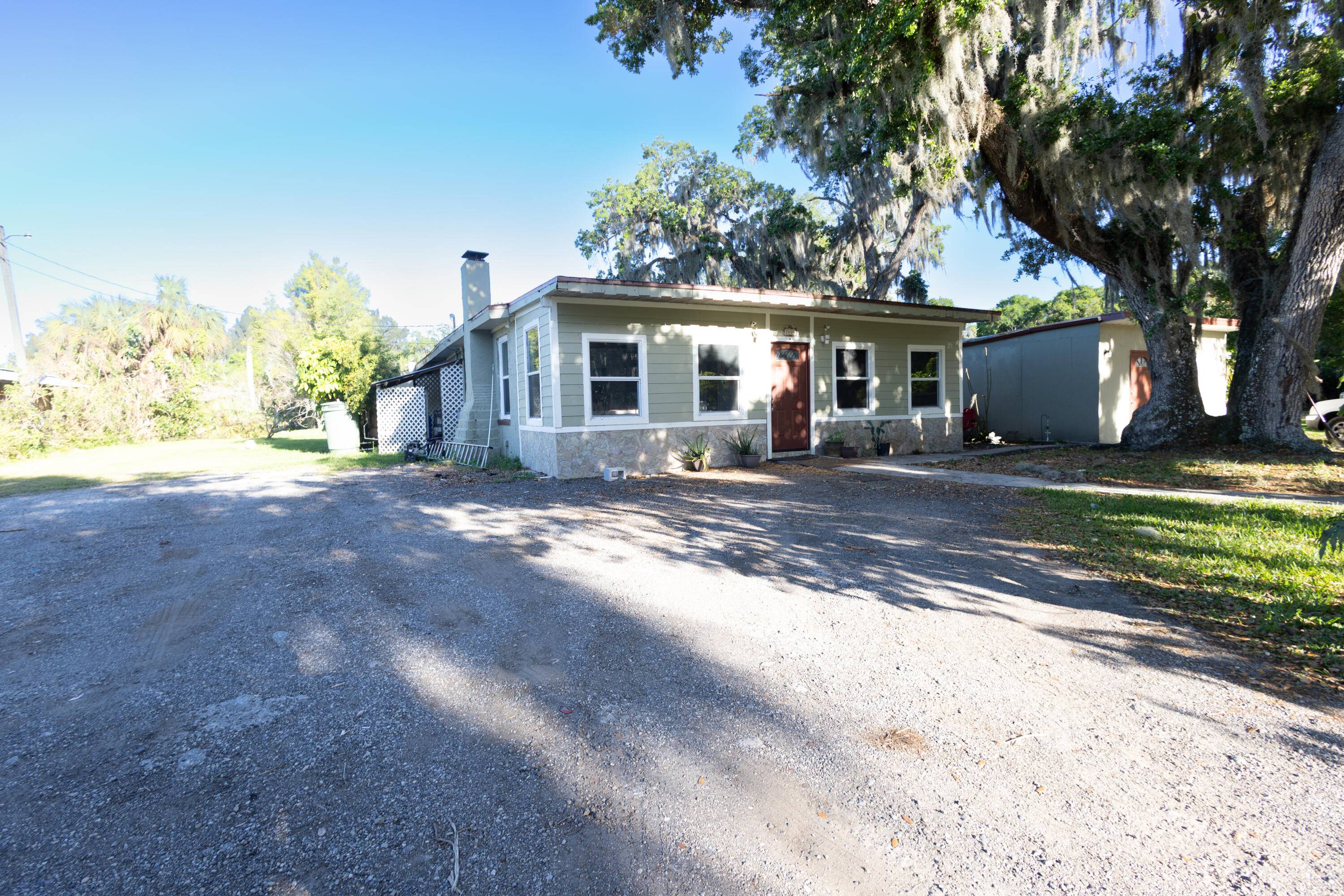 2 ACRES MULTI FAMILY 3 2 2 1 AND 1 1 NO HOA, CUL DE SAC END STREET and YOU CAN BUILD MORE.