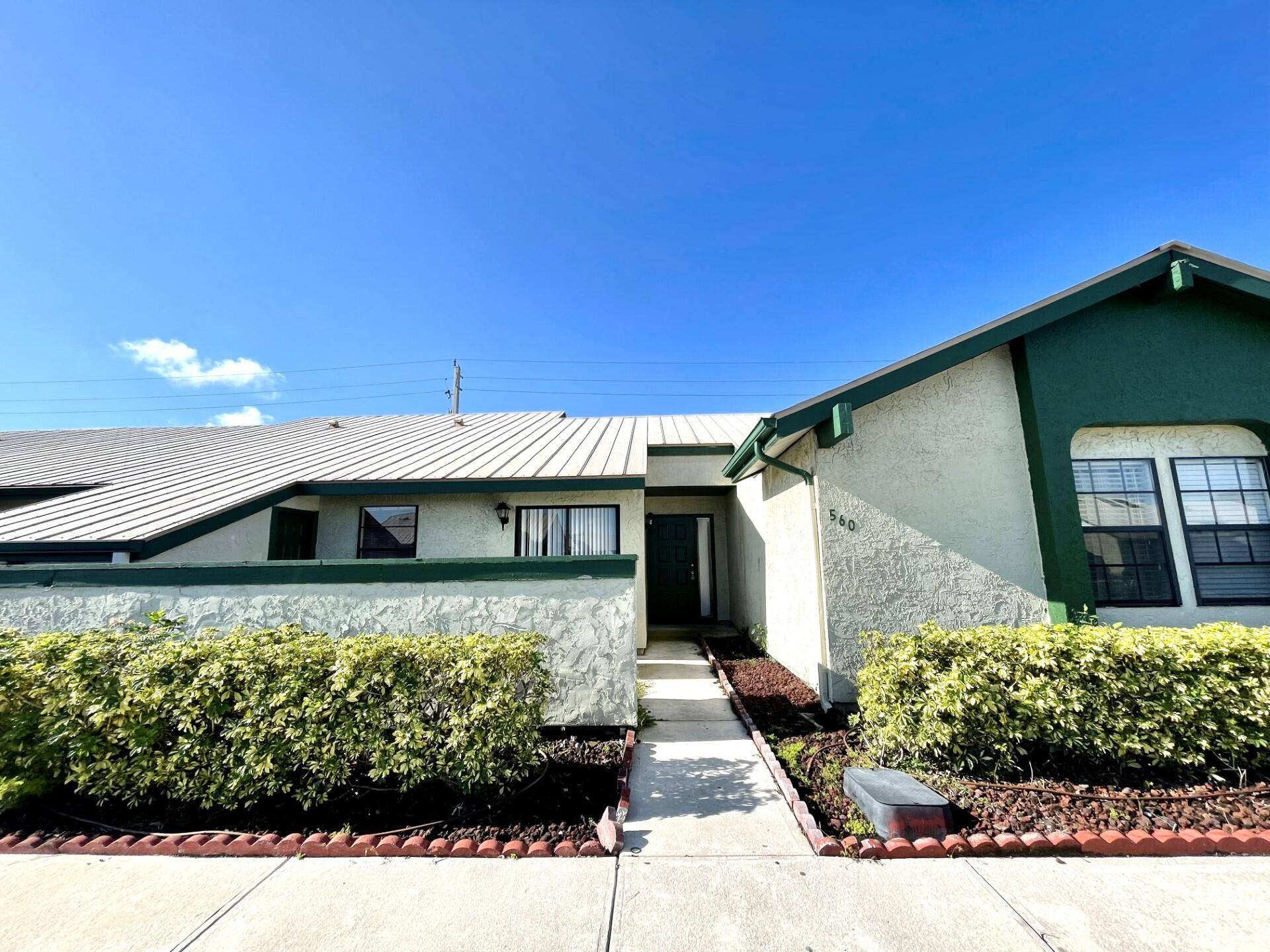 All measure approx. Beautiful villa 2 1 lake view located in Port st lucie close to TCHS, hospital, shoppings, etc.
