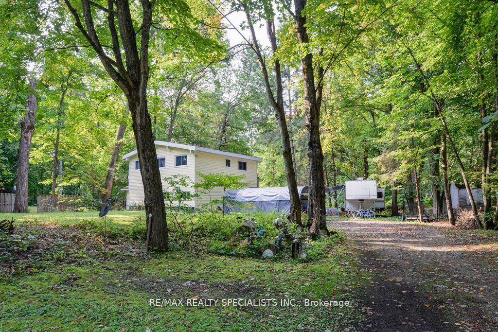 Discover your perfect getaway or full time residence with this picturesque water front property located on the serene Black River ; enjoy Kilometers of Kayaking, canoeing, fishing, swimming of your ...