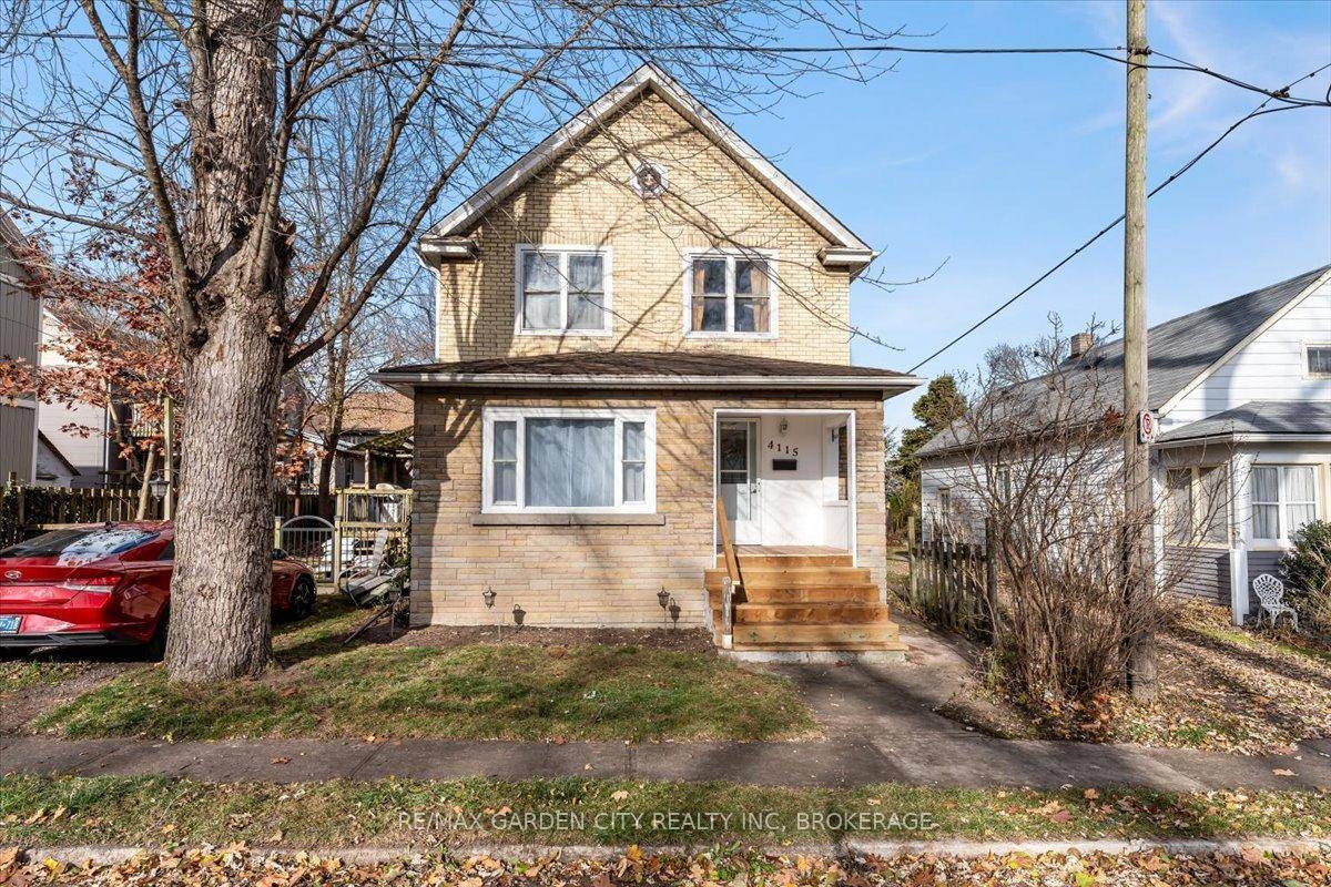 Great little opportunity for those looking to be close to downtown, tourism, and border.