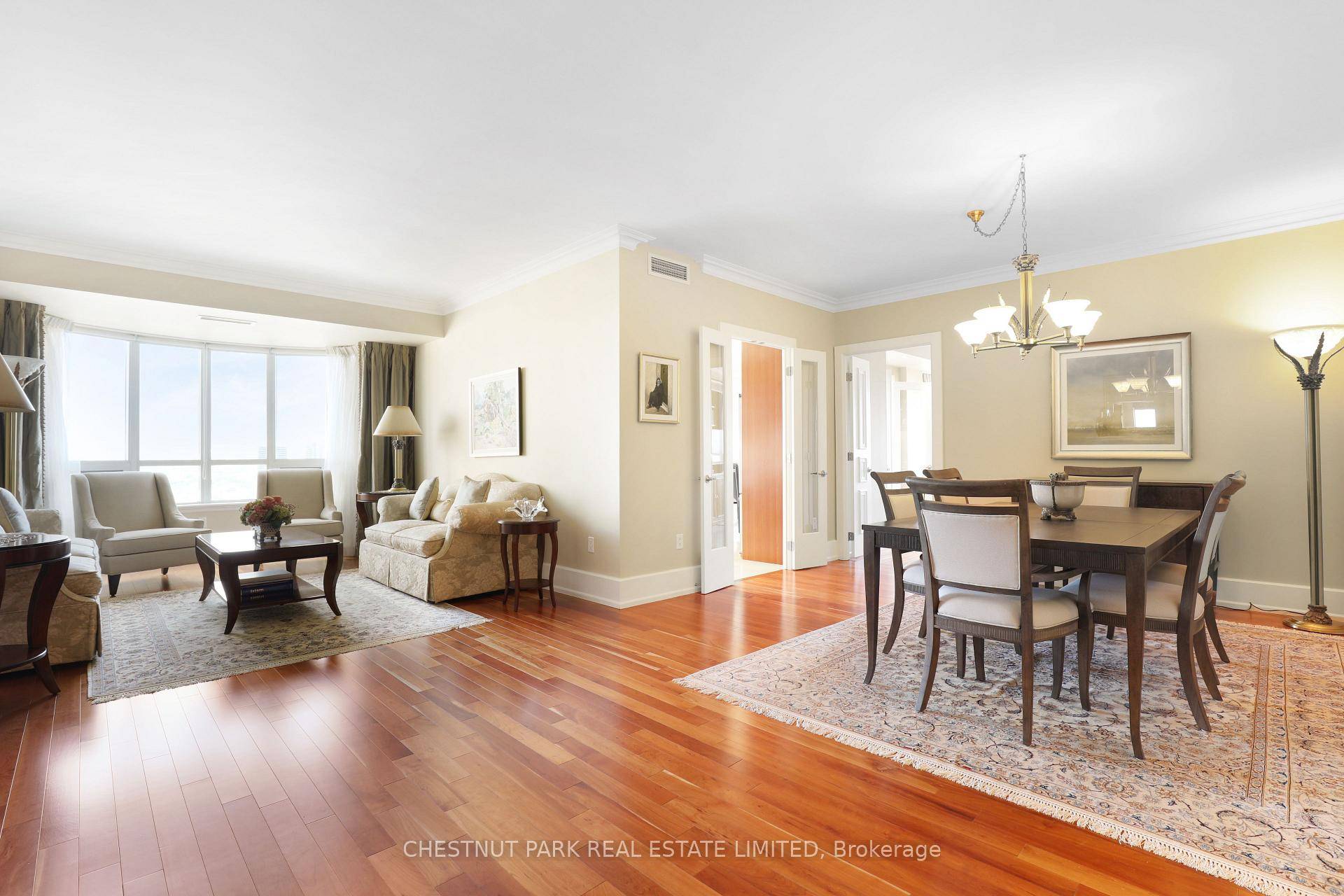 This is a spacious and superb suite in the most coveted south east section of the exceptional and luxurious St.
