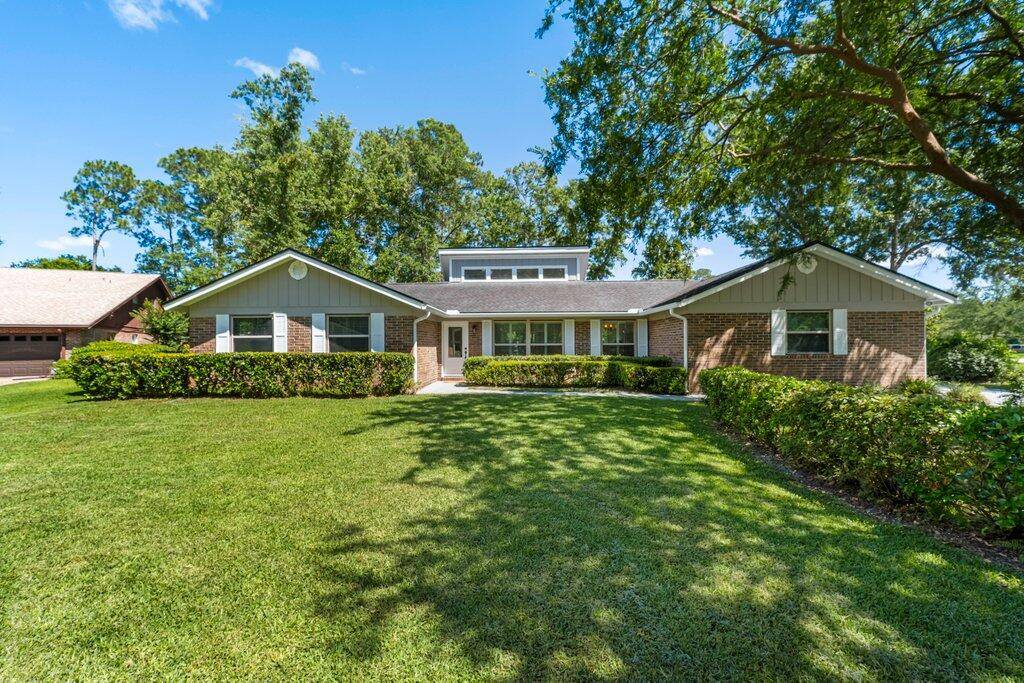 Enjoy the peaceful and serene surroundings of this centrally located home in Mandarin, just minutes away from the Julington Creek boat ramp.