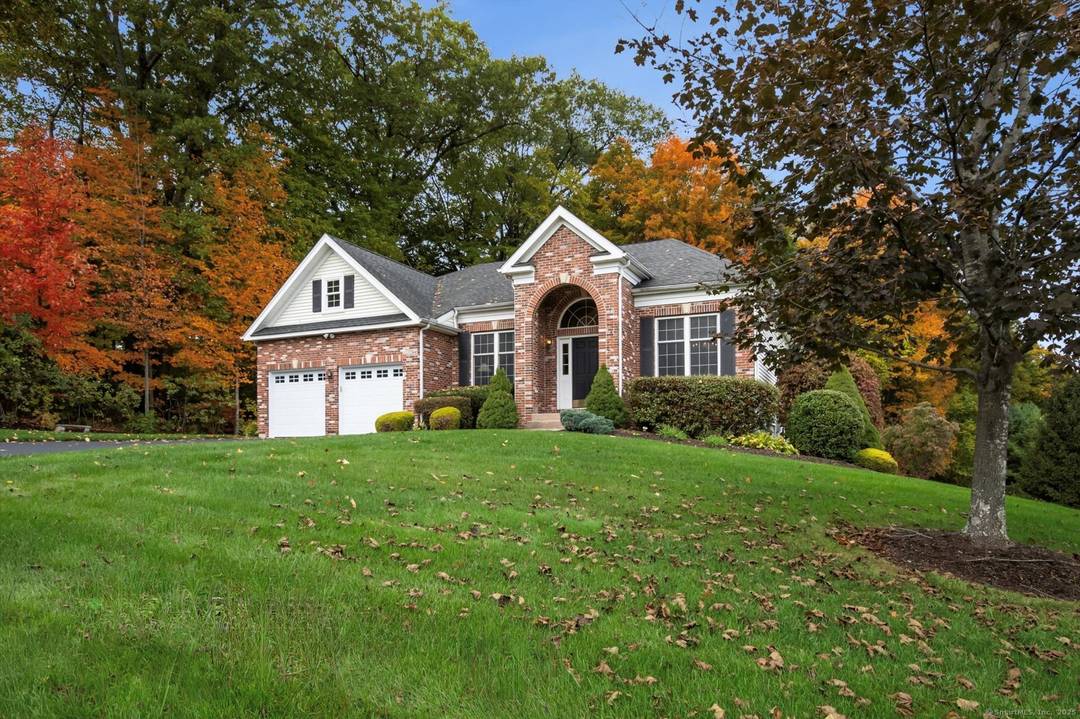 Open Concept, Private Planned Unit Community Ease and elegance define living in this community.