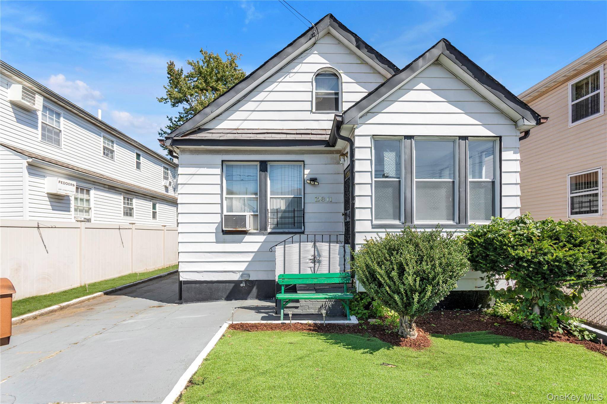 An Ideal 2 bedroom 2 bath home to begin your homeownership journey.