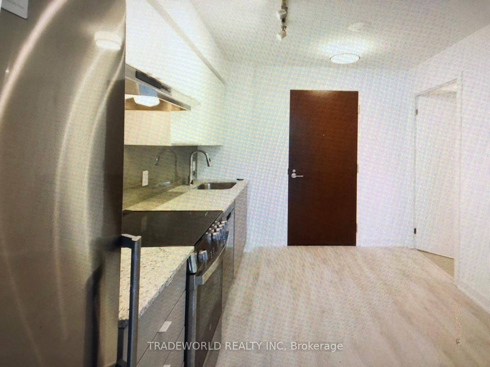 Luxurious Yorkdale Condominium II Clear View Overlooking Baycrest Park Bright amp ; Functional Layout Located In The Subway Line Step To Yorkdale Mall Min To Hwy 401 amp ; Allen ...