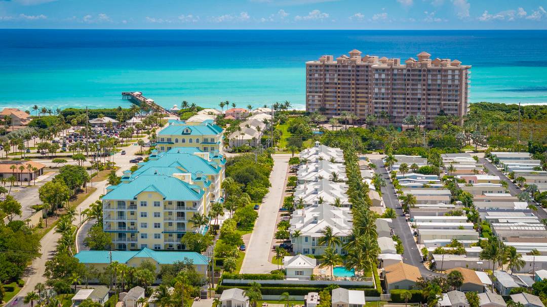 This beautifully appointed townhome located near the pristine sands of Juno Beach.