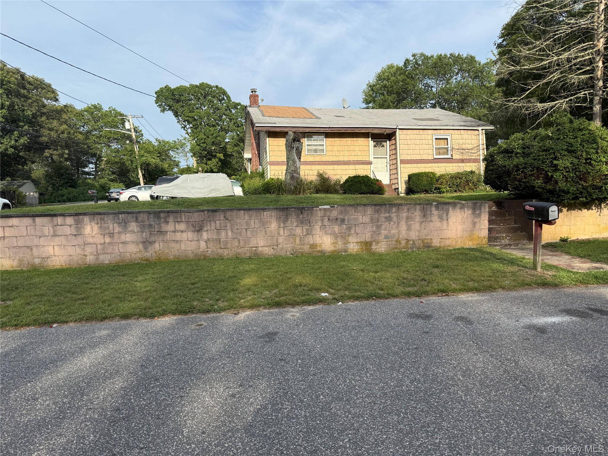 Take a look at this 3 bedroom 1 bathroom centrally located gem.