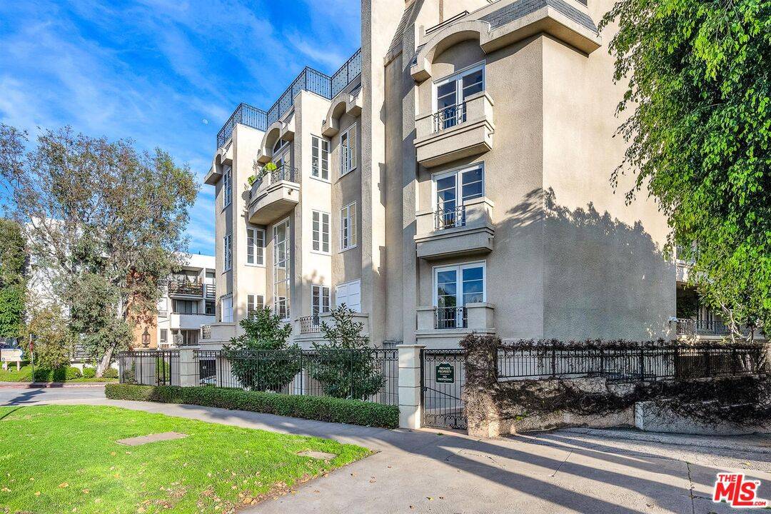 11740  W Sunset Blvd 2BR Brentwood La