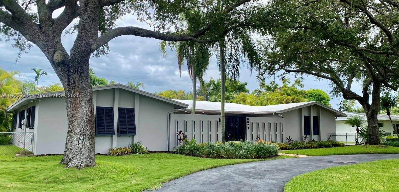 SUPER SPACIOUS 4 BED 2 BATH HOME WITH TRUE FLORIDA FEEL IN HIGHLY SOUGHT AFTER FAMILY ORIENTED PALMETTO BAY NEIGHBORHOOD.