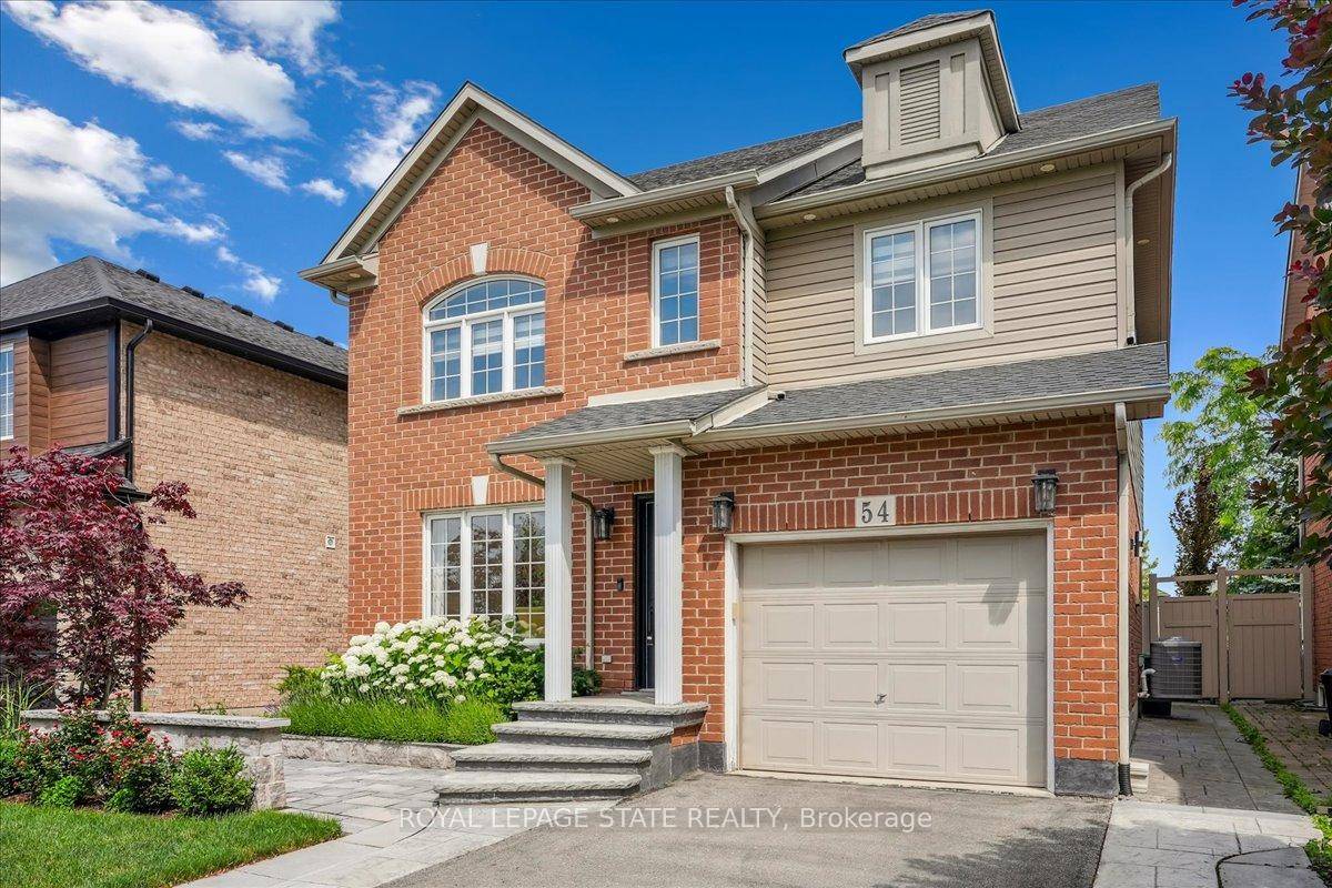 Step into this fully renovated showpiece in the heart of Stoney Creek, just moments from the lake !