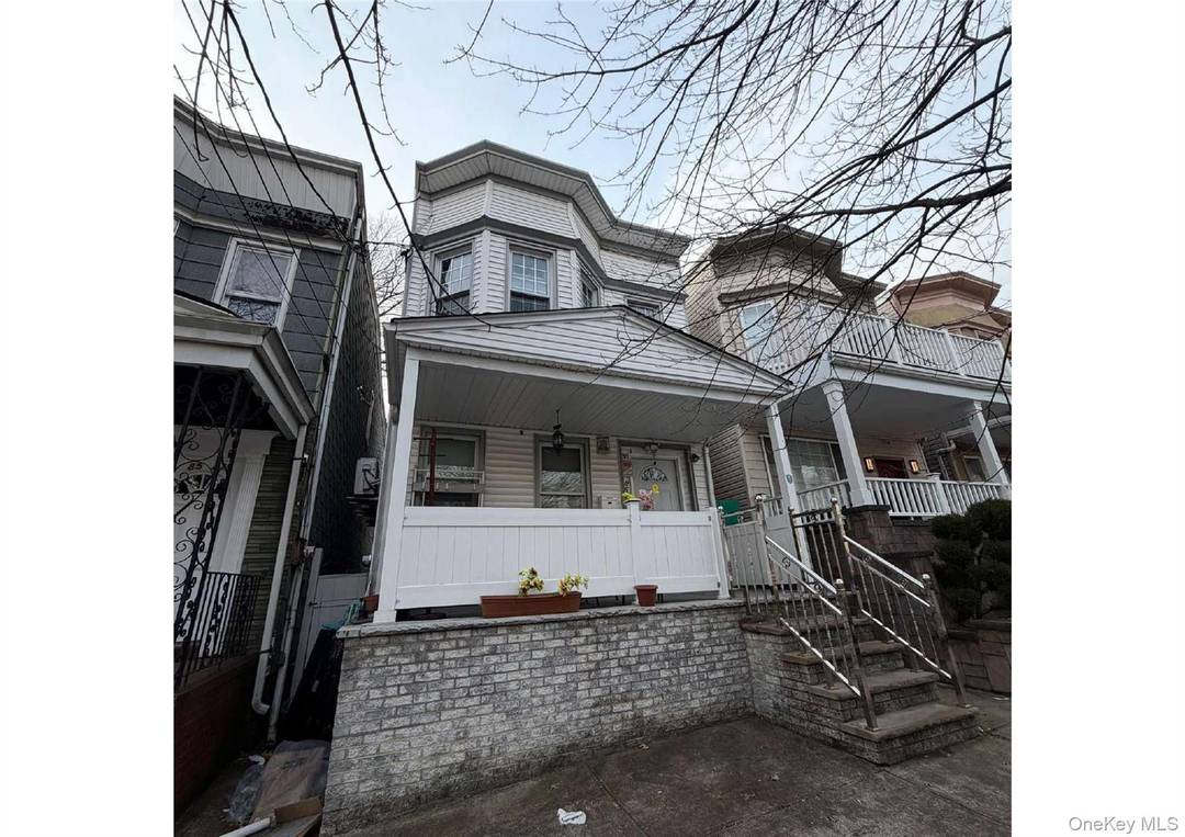 Welcome to 8540 79th Street, a beautifully maintained detached single dwelling home located on a quiet residential block in the heart of Woodhaven.