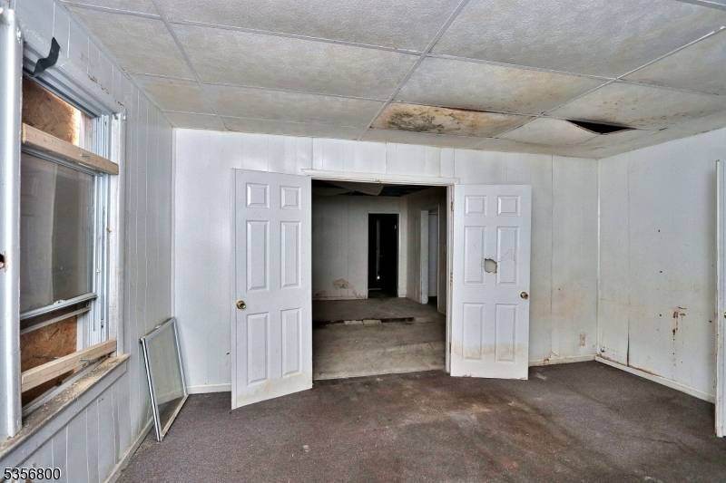 Excellent investment or owner occupant opportunity in Newark !