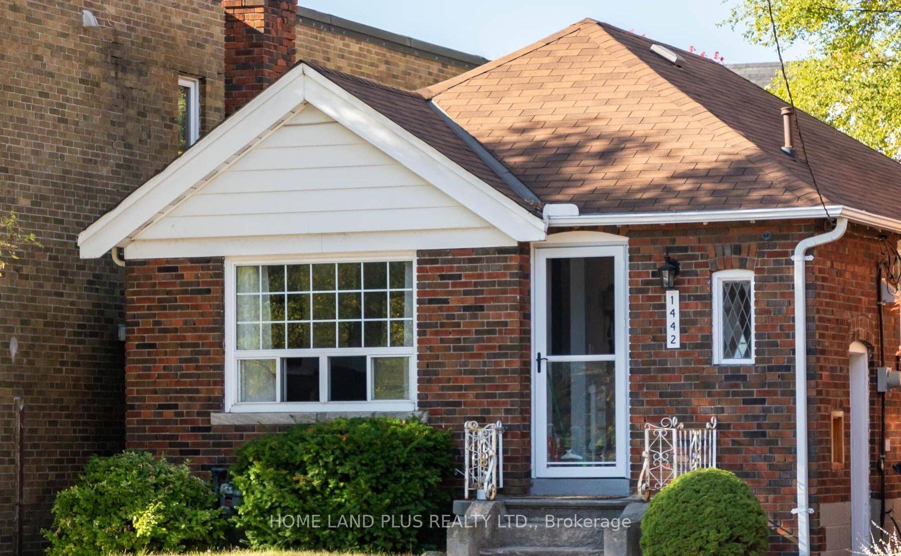 Charming Detached Bungalow in Prime Davisville Village !