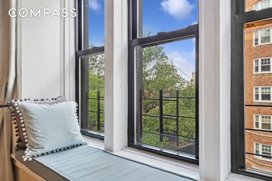 RARE CLASSIC 5 IN HUDSON HEIGHTS Enter this elegant home through an inviting entry foyer which leads to the generous living and formal dining rooms with a 40 foot expanse ...