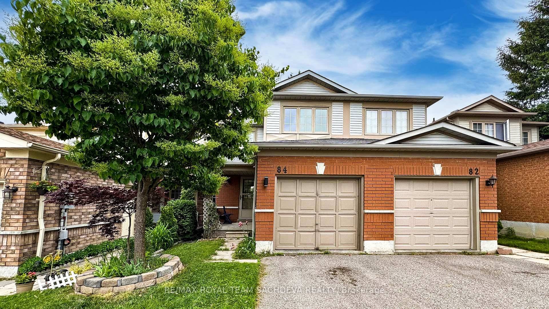 Wonderful Renovated 3 Bedroom Semi Detached Home for Lease in Whitby !