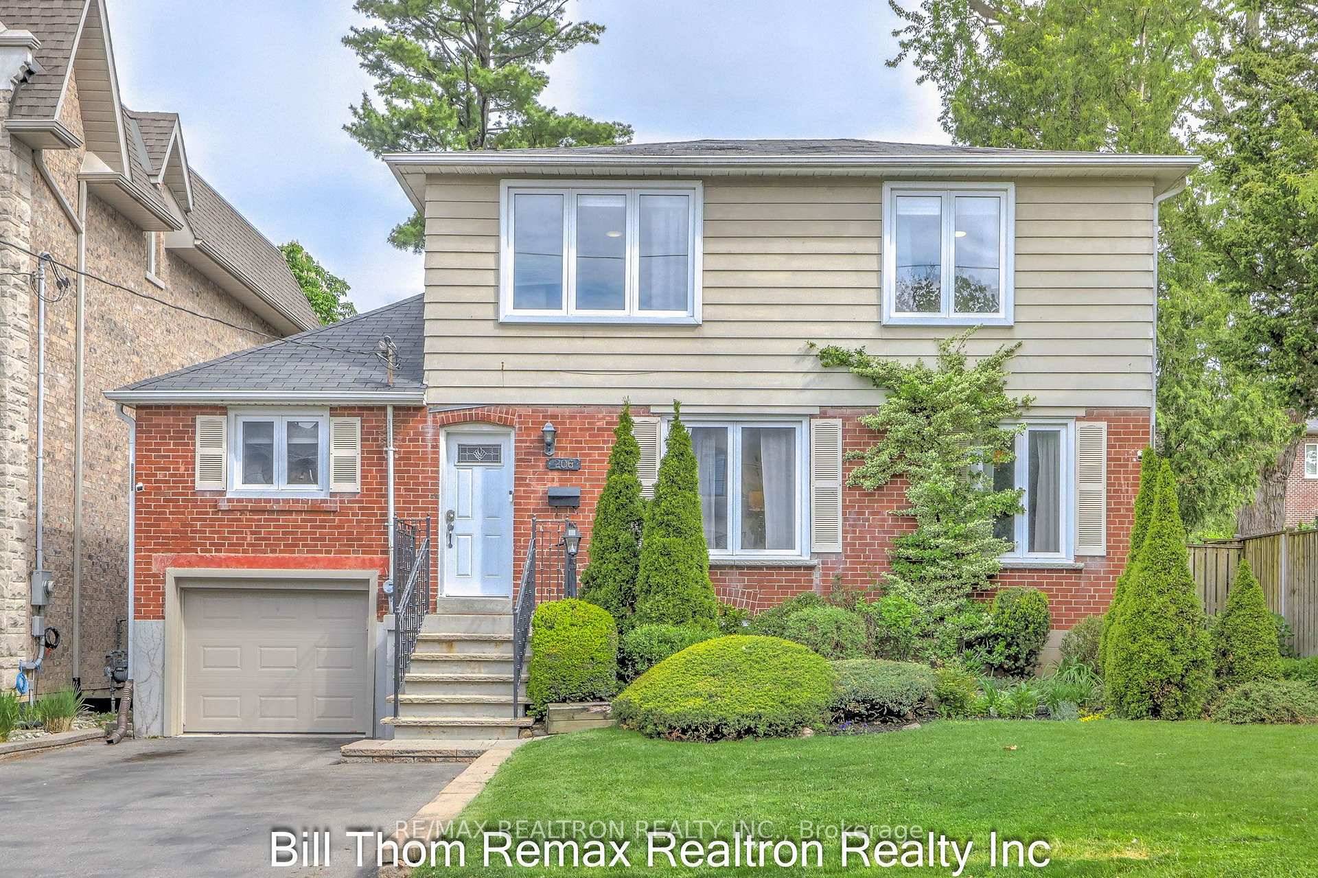 Gorgeous Spacious amp ; Bright Updated 3 or 4 Bedroom Home within walking distance to subway Main Floor Family Room w Fireplace amp ; Double French Doors Eat In Kitchen ...