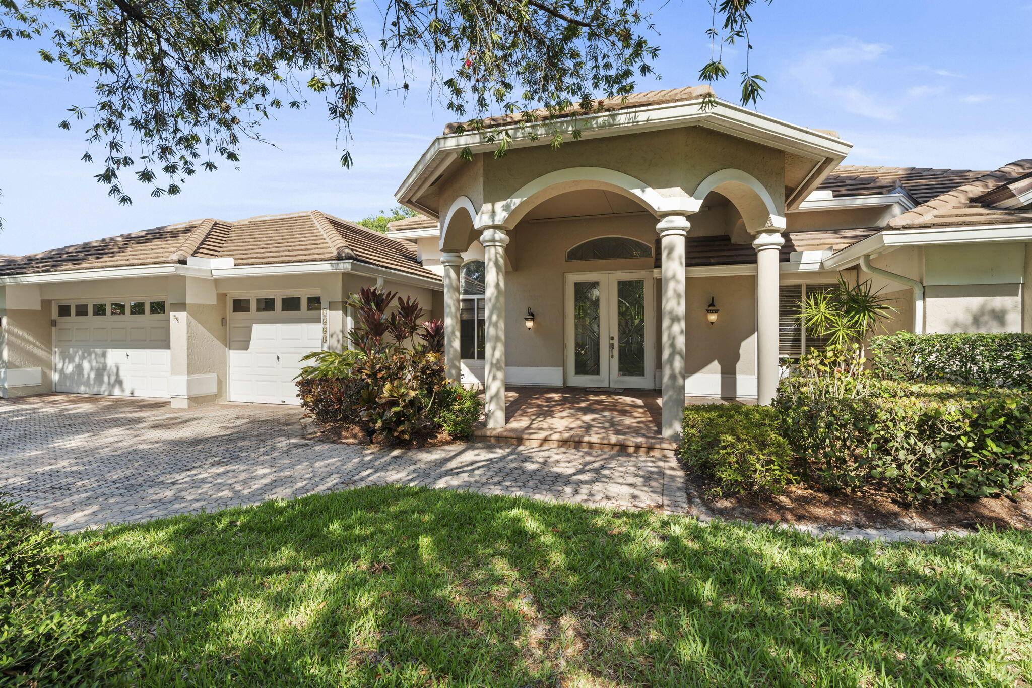 Welcome home ! This beautifully maintained 5 bedroom, 3 bathroom, 3 car garage, pool home is situated in the highly sought after gated community of Hammock Creek.