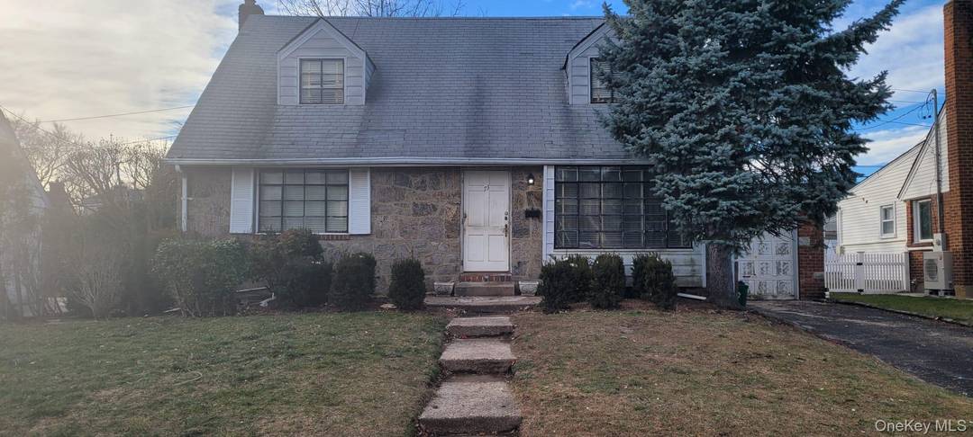 Welcome to New Hyde Park and the highly rated Herricks school district !