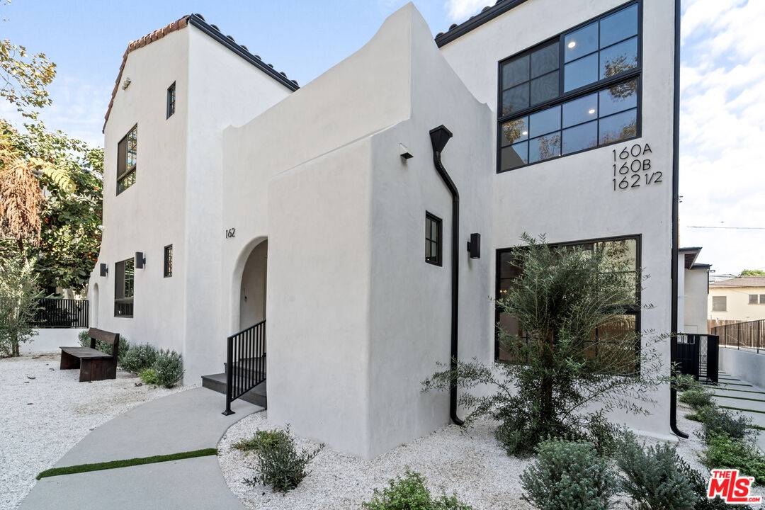 160 N Almont Dr 2BR Beverly Grove La