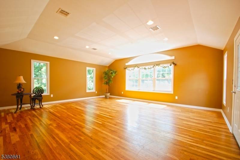 Short term rental OK ! Beautiful 5 bedroom, 3.