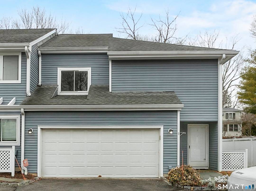 Welcome to 1230 Hope St. 7.