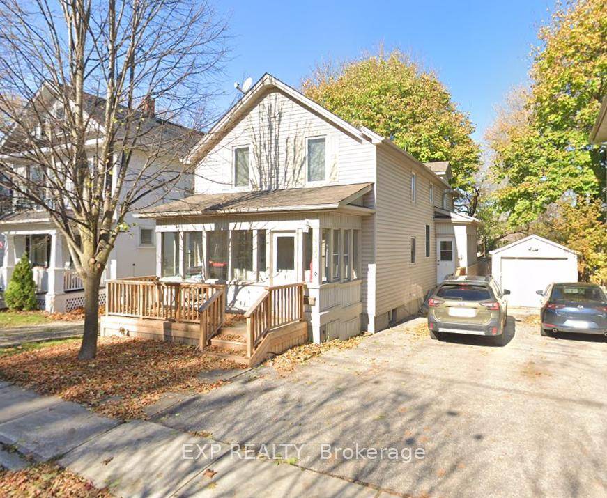 Cozy One Bedroom Unit On Davis Drive In The Heart Of Newmarket On A Legal Duplex House Conveniently Located Near All Amenities Southlake Hospital, Huron Heights High School, Newmarket Go ...