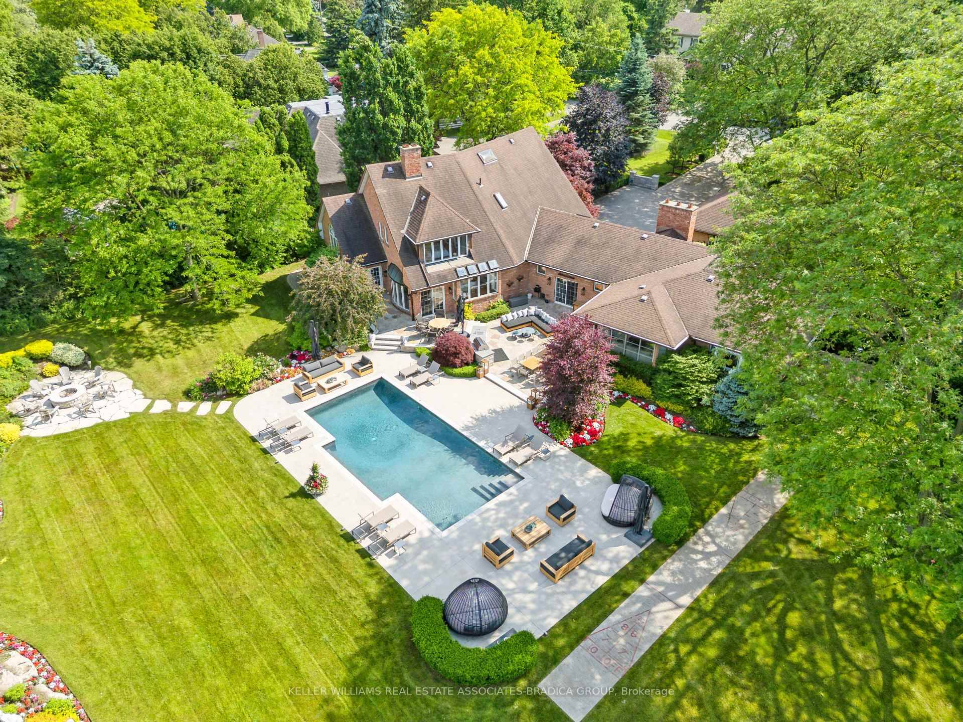19 Lorraine Gardens is a rare estate offering the perfect blend of luxury, privacy, and resort style living.
