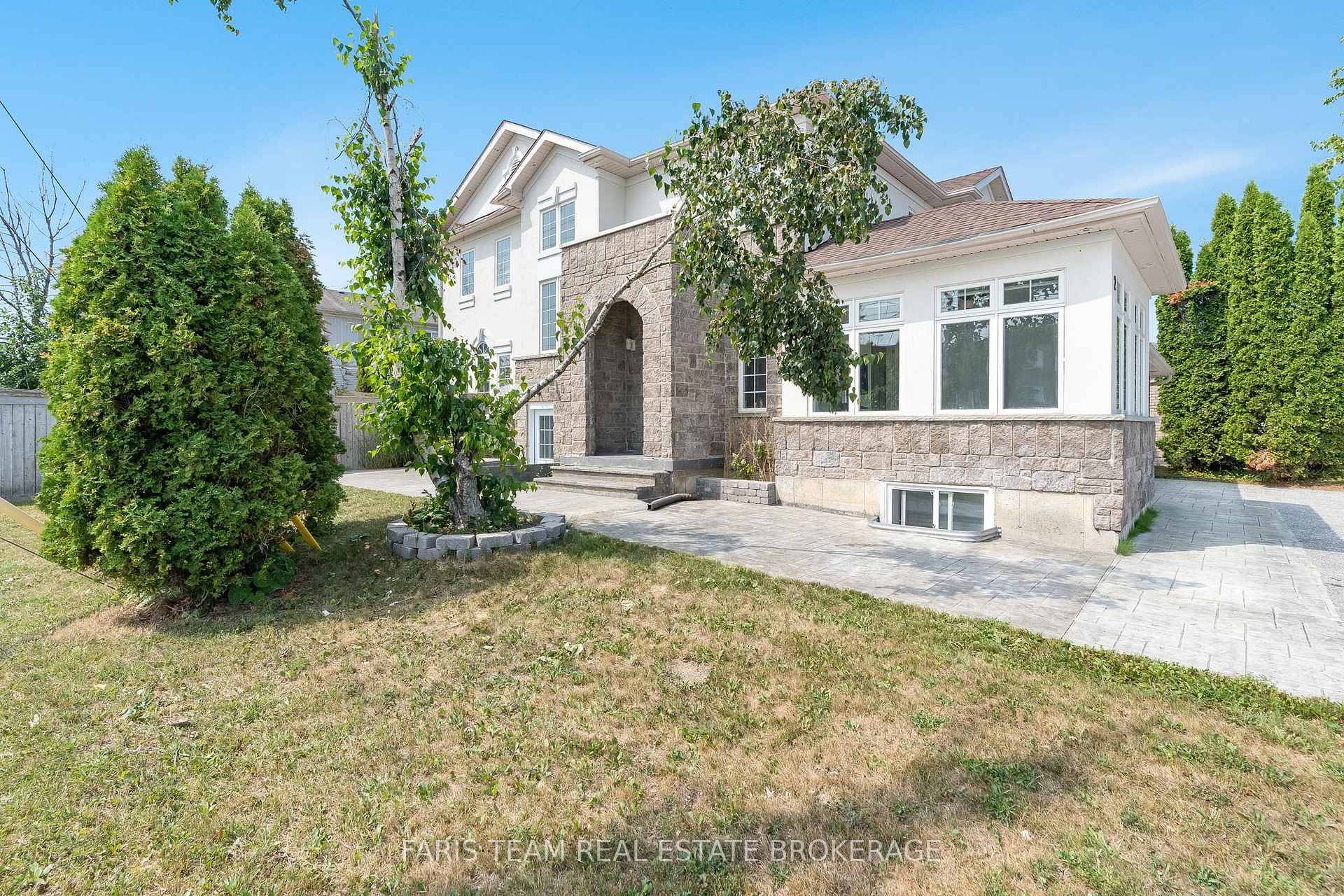 Top 5 Reasons You Will Love This Home 1 Perfectly positioned in the heart of Orillia, this spacious legal duplex offers exceptional convenience, walkability, and the rare chance to own ...
