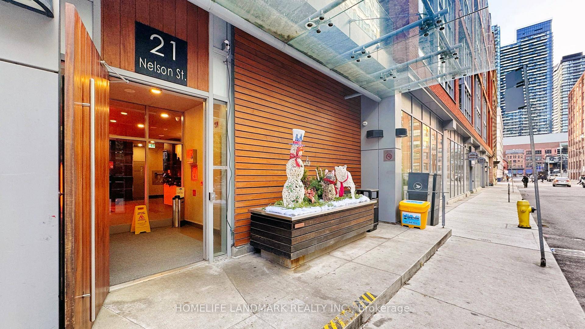 Luxury 2 Storey Loft in Prime Downtown Location.