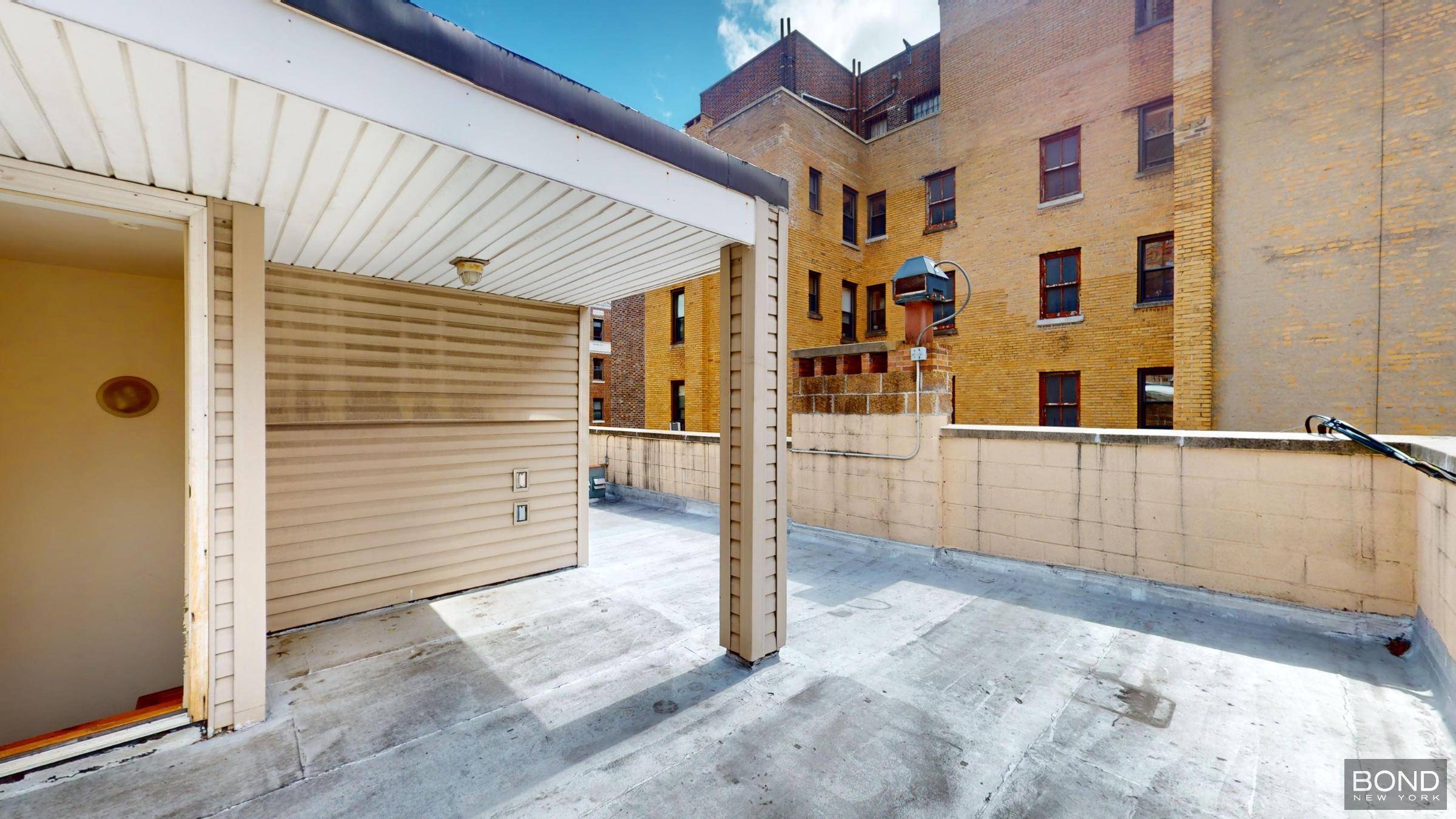 Massive 1 bedroom apartment features large living room, queen size bedroom, stainless steel kitchen and a roof access !