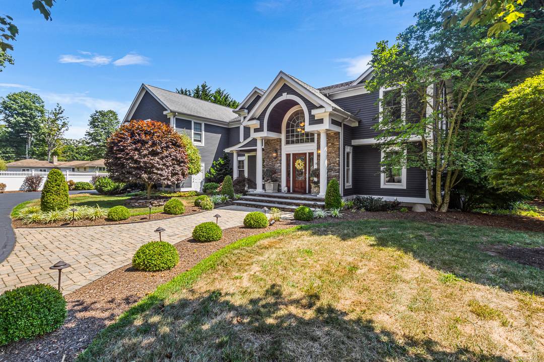 A Place of Distinction with Beach Access !