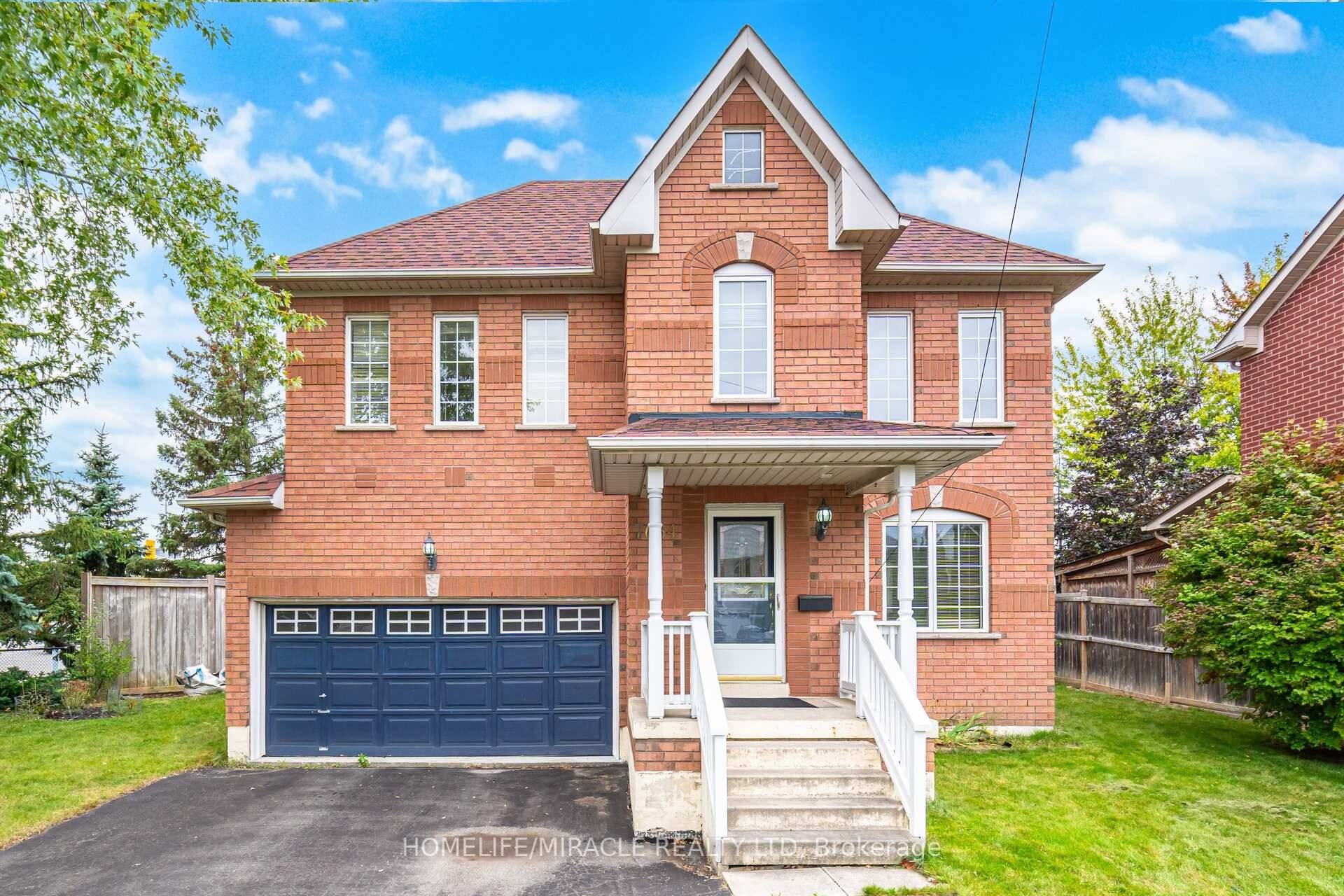 Welcome to this beautiful 3 bedroom, 2 washroom detached home located in the highly desired Meadowvale Village Quiet cul de sac and no side walk.