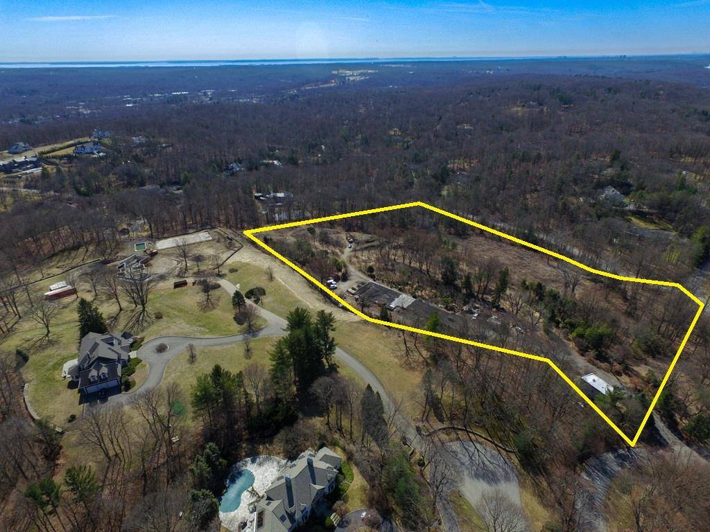 23 Wampus Lake Drive in Armonk, NY, a rare 14.