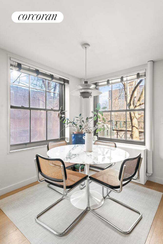 Extraordinary Corner Apartment !