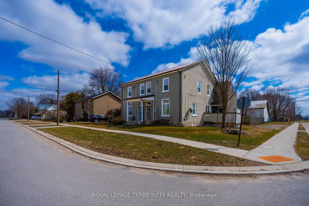 Spacious Duplex Home, First Time Home Buyer or Investors.