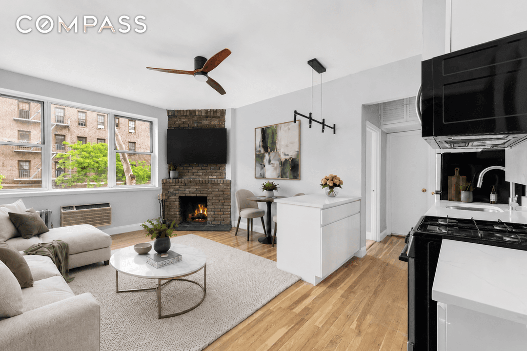 A true West Village gem, this spacious one bedroom sits at the corner of Hudson and Barrow Streets.