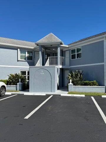 This updated, charming and spacious condo in the centrally located Village of Stuart will certainly impress.