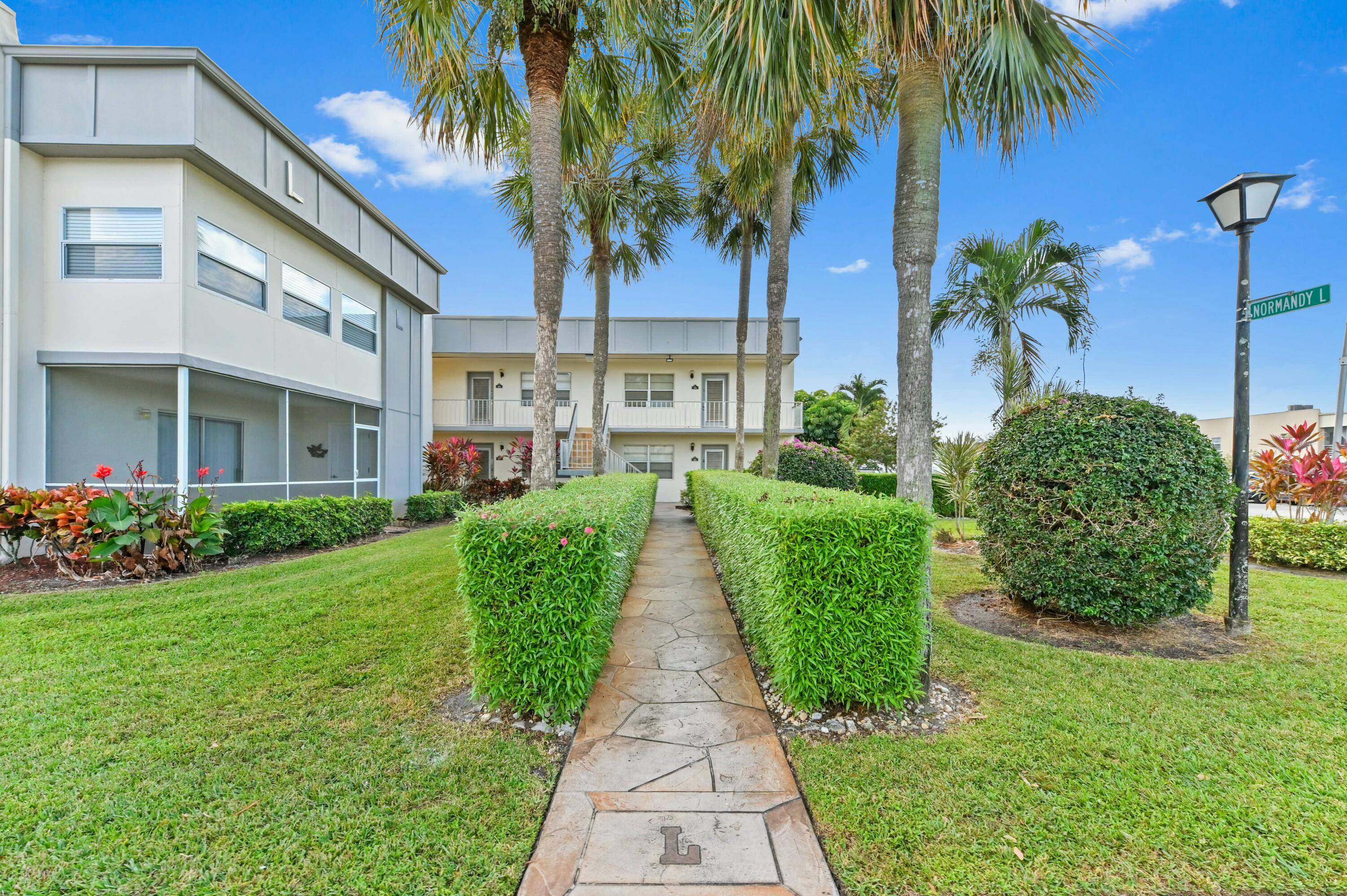 This beautifully renovated 2 bedroom, 2 bathroom ground floor condo in the sought after Kings Point 55 community offers luxurious living at its finest.