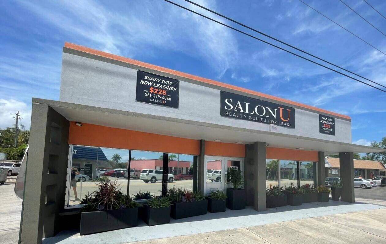 Private salon suites for rent in WPB Be your own Boss, your own hours24 access, fully furnished, modern waiting area, two washing stations, free parking, utilities and WIFI included.