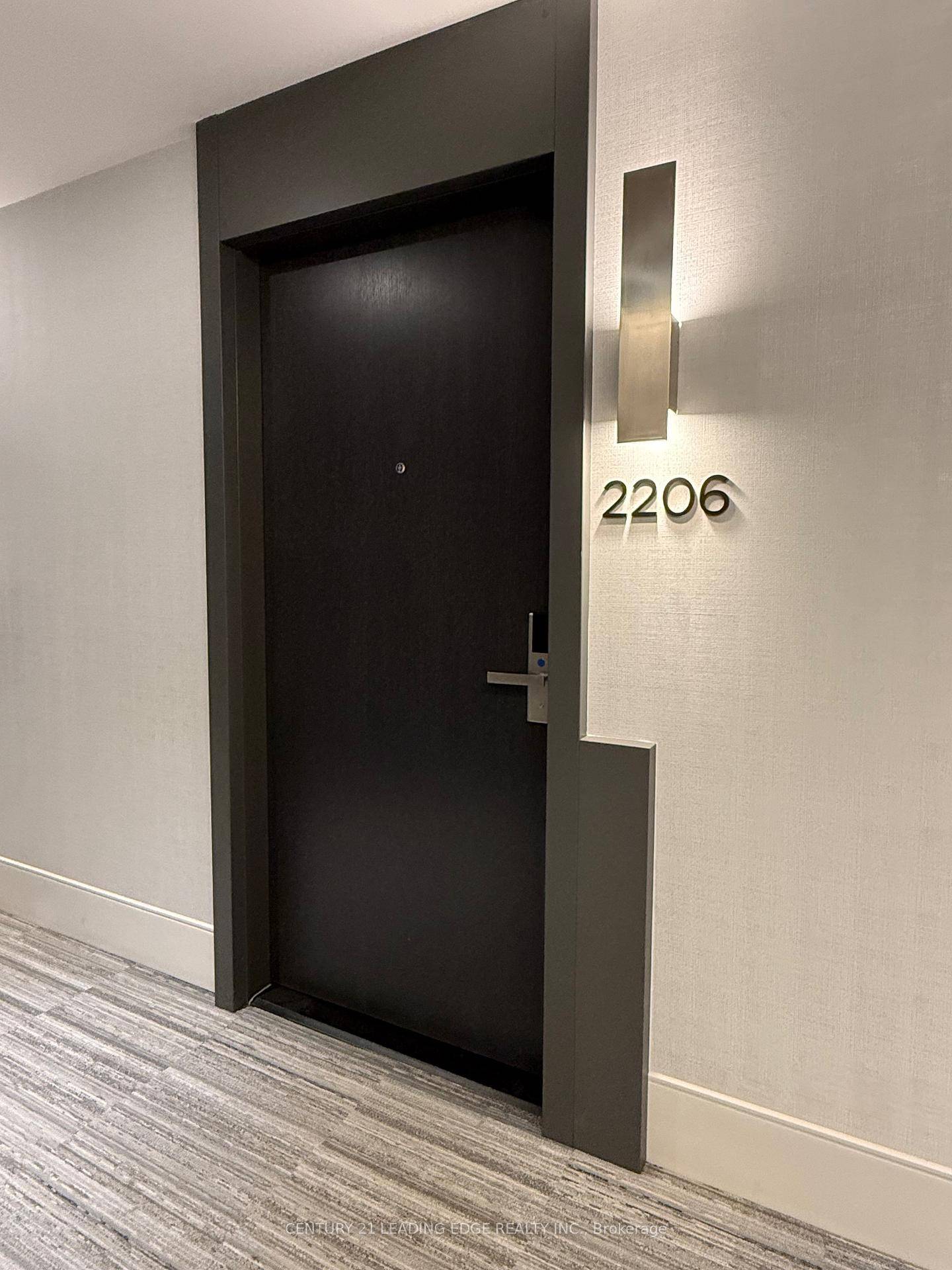 Welcome to this immaculate and well maintained unit !
