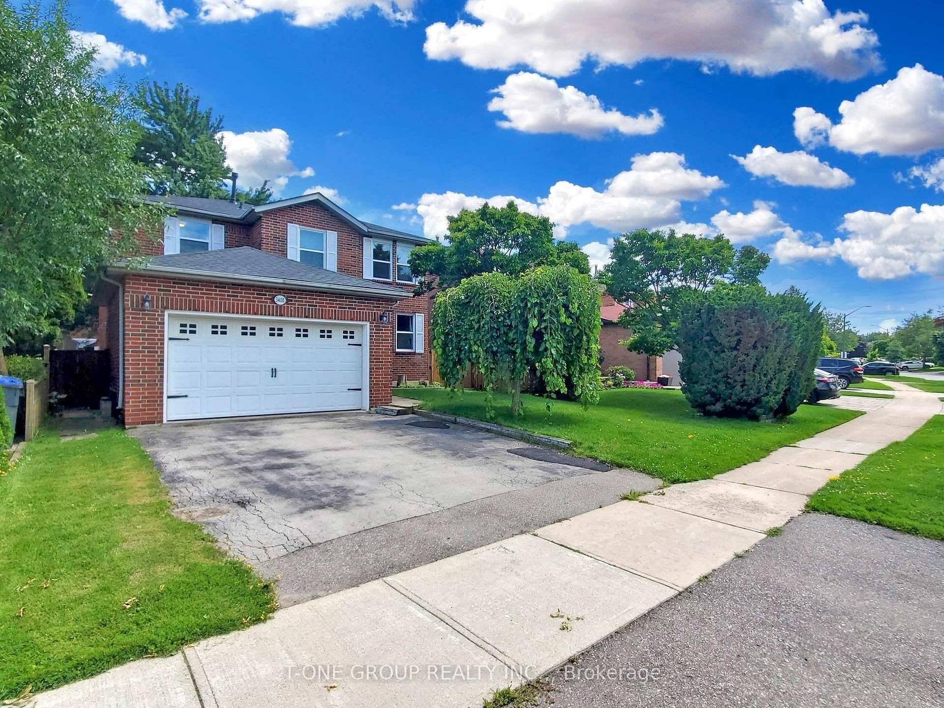 Location ! ! Beautiful 4 Bdrm, 3 Baths Home in the Mature Erin Mills Neighborhood.