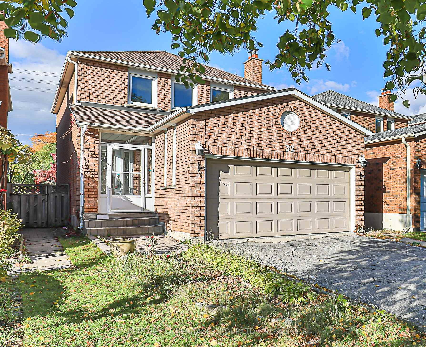 Great opportunity to own a Bright amp ; Spacious Detached Home Located In Quiet Cres In Sought After Established Brownridge Community one of Vaughan's most popular neighborhoods.
