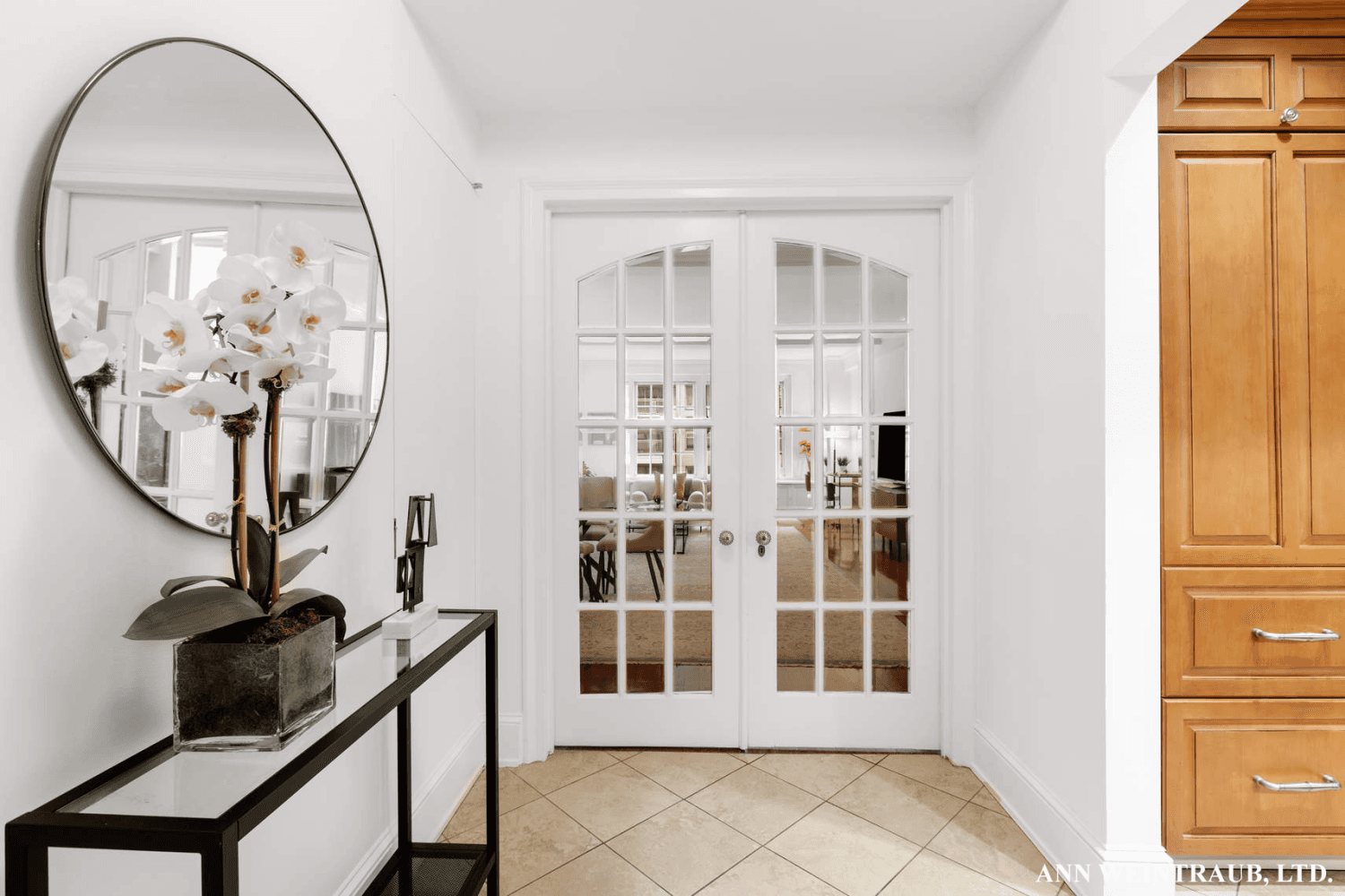 Open the custom designed, glass paneled, double French doors and you will enter the largest 1 bedroom line of apartments housed within the iconic One Fifth Avenue building that exudes ...